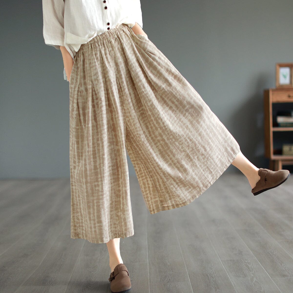 Effortlessly Elegant Pants with a Timeless Design