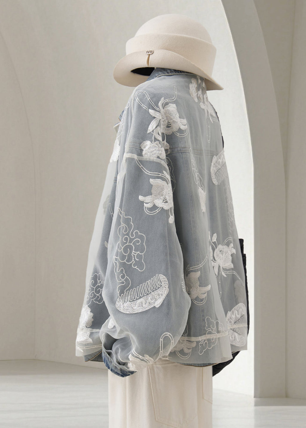 Effortlessly Elegant Coat with a Timeless Design
