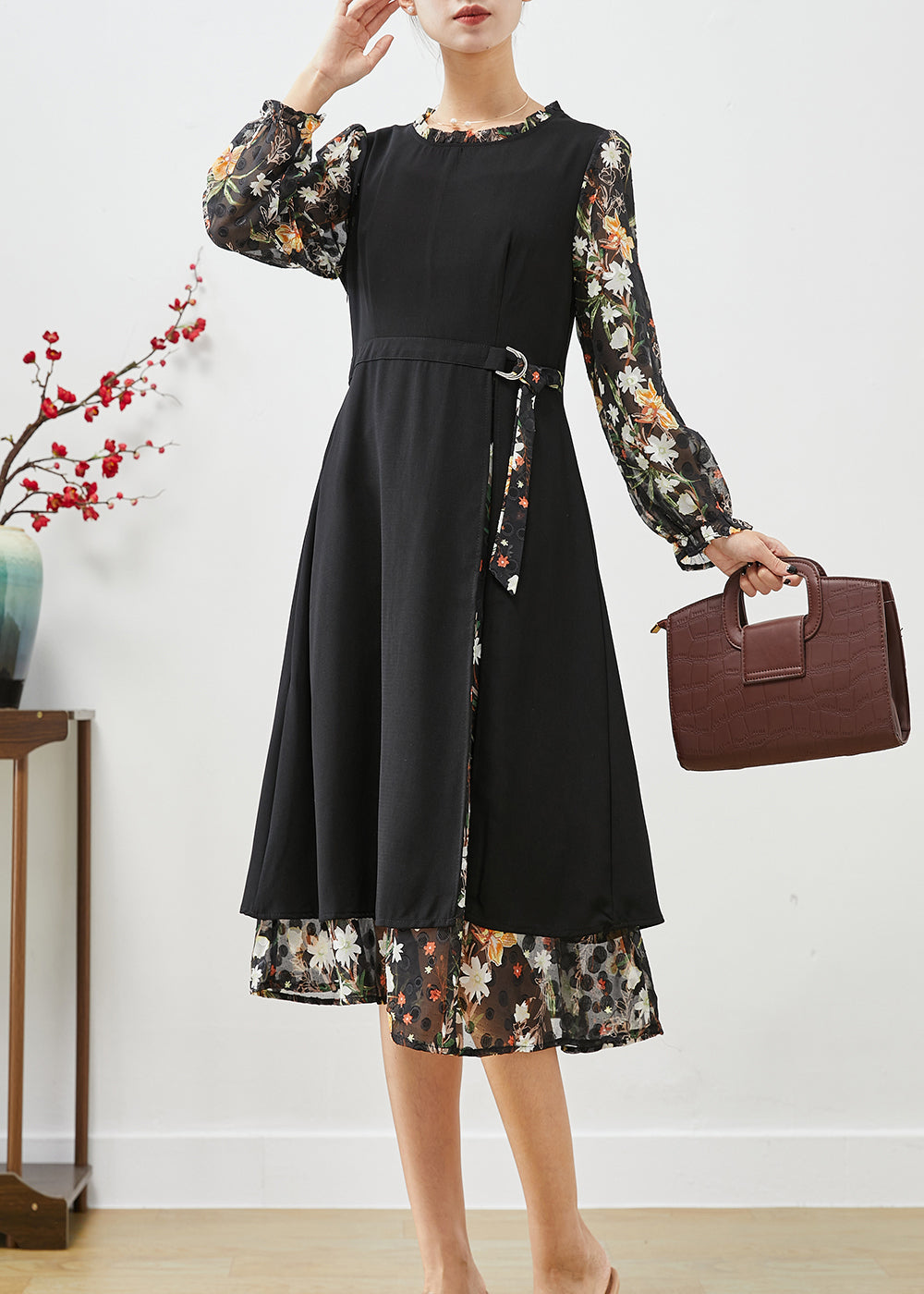 Beautifully Finished Dress in a Timeless Design