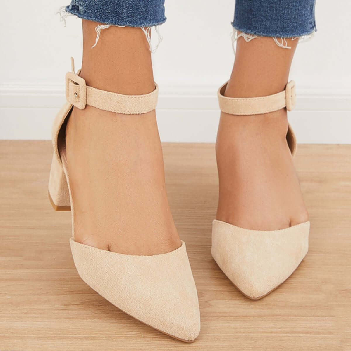 Graceful Orthopedic Pumps for Modern Look