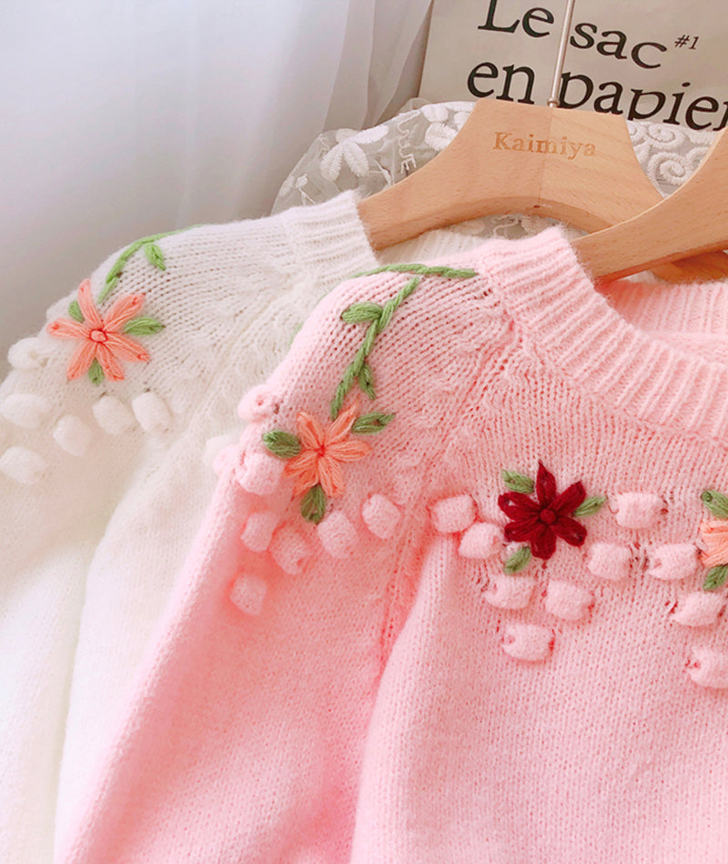 Classic Vintage Sweater with a Flattering Fit