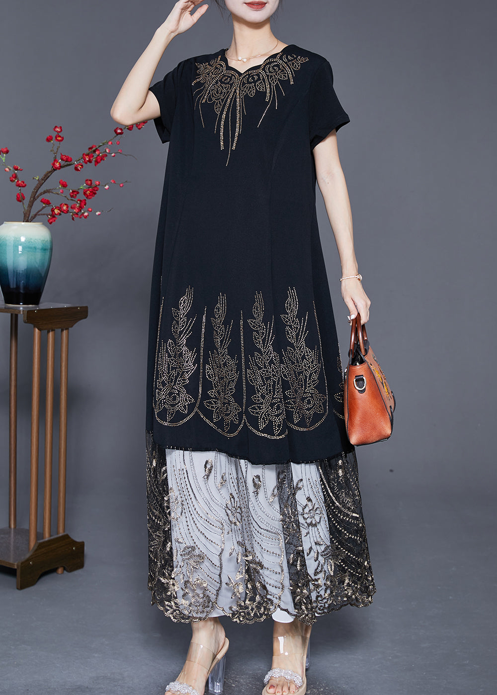 Beautifully Finished Dress in a Timeless Design