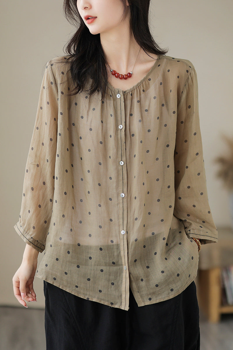 Well Tailored Blouse with a Graceful Silhouette