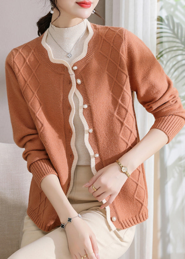 Well Tailored Cardigan with a Graceful Silhouette