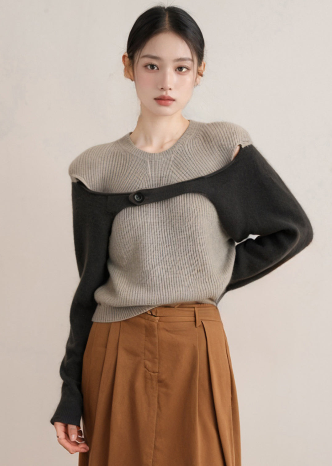 Well Tailored Top with a Graceful Silhouette