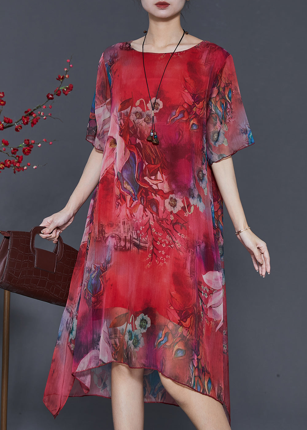 Beautifully Finished Dress in a Timeless Design
