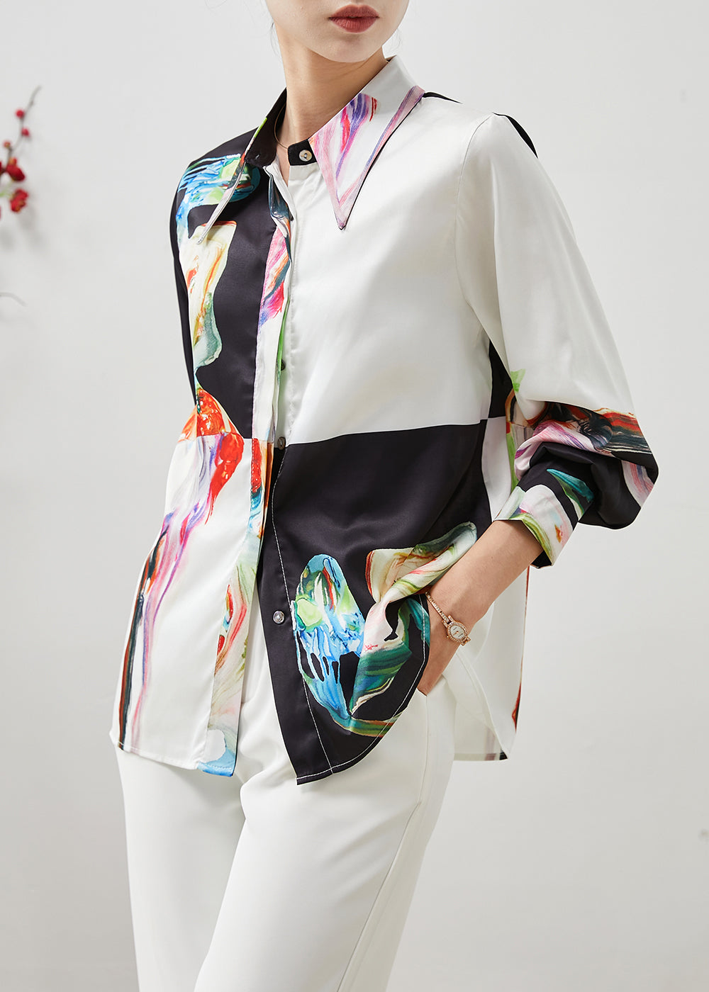 Beautifully Crafted Blouse in a Classic Style