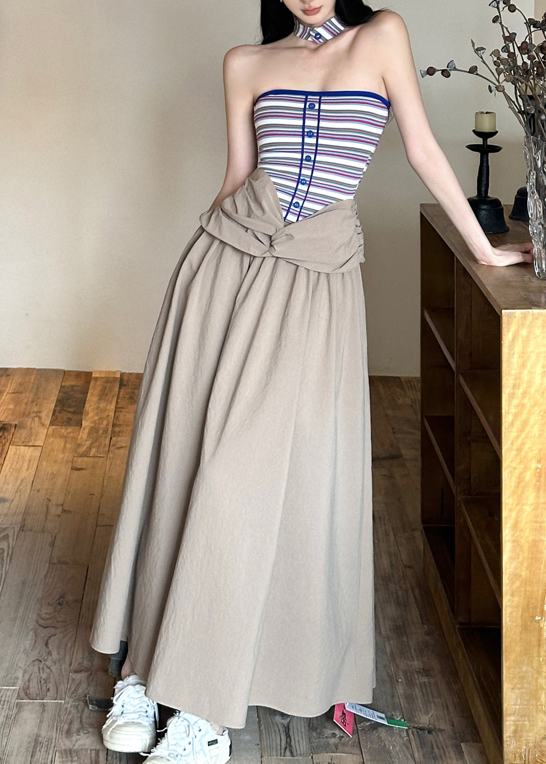 Beautifully Finished Dress in a Timeless Design