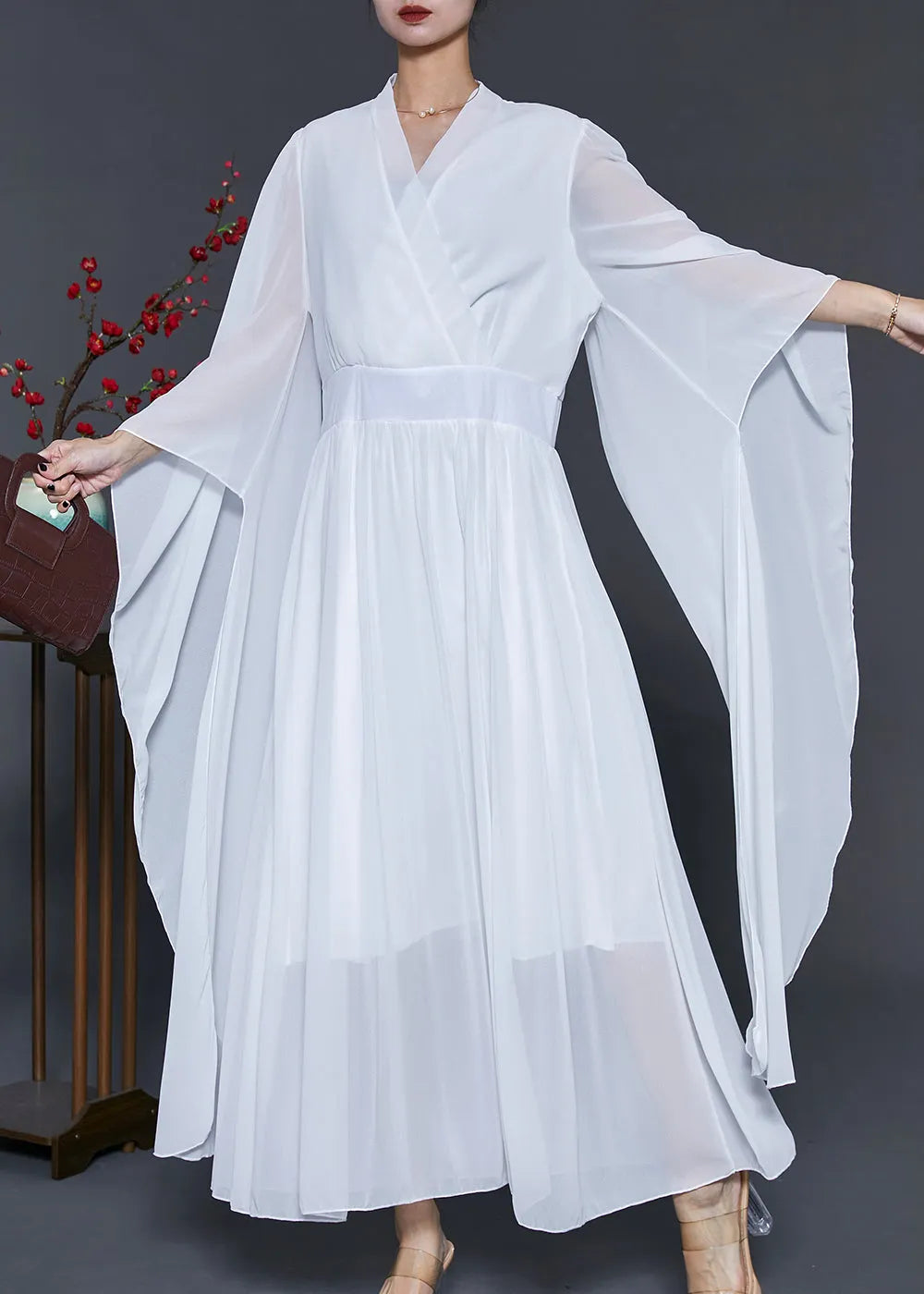 Beautifully Finished Dress in a Timeless Design