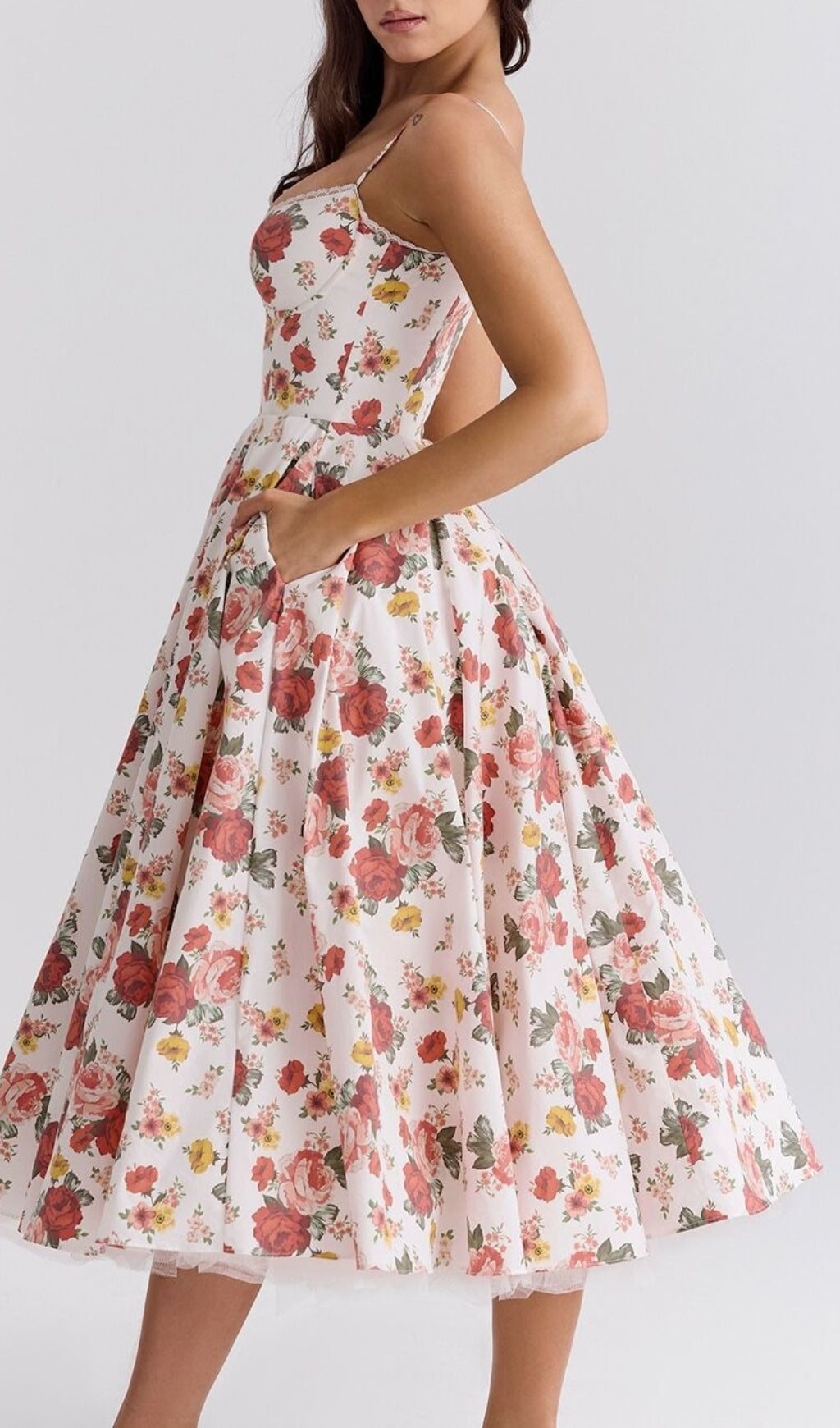 Well Tailored Dress with a Graceful Silhouette
