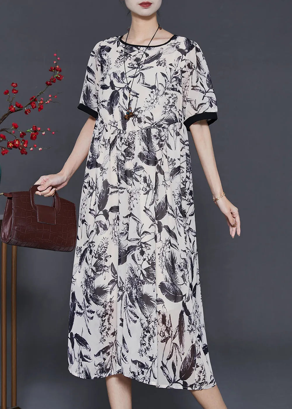 Well Tailored Dress with a Graceful Silhouette