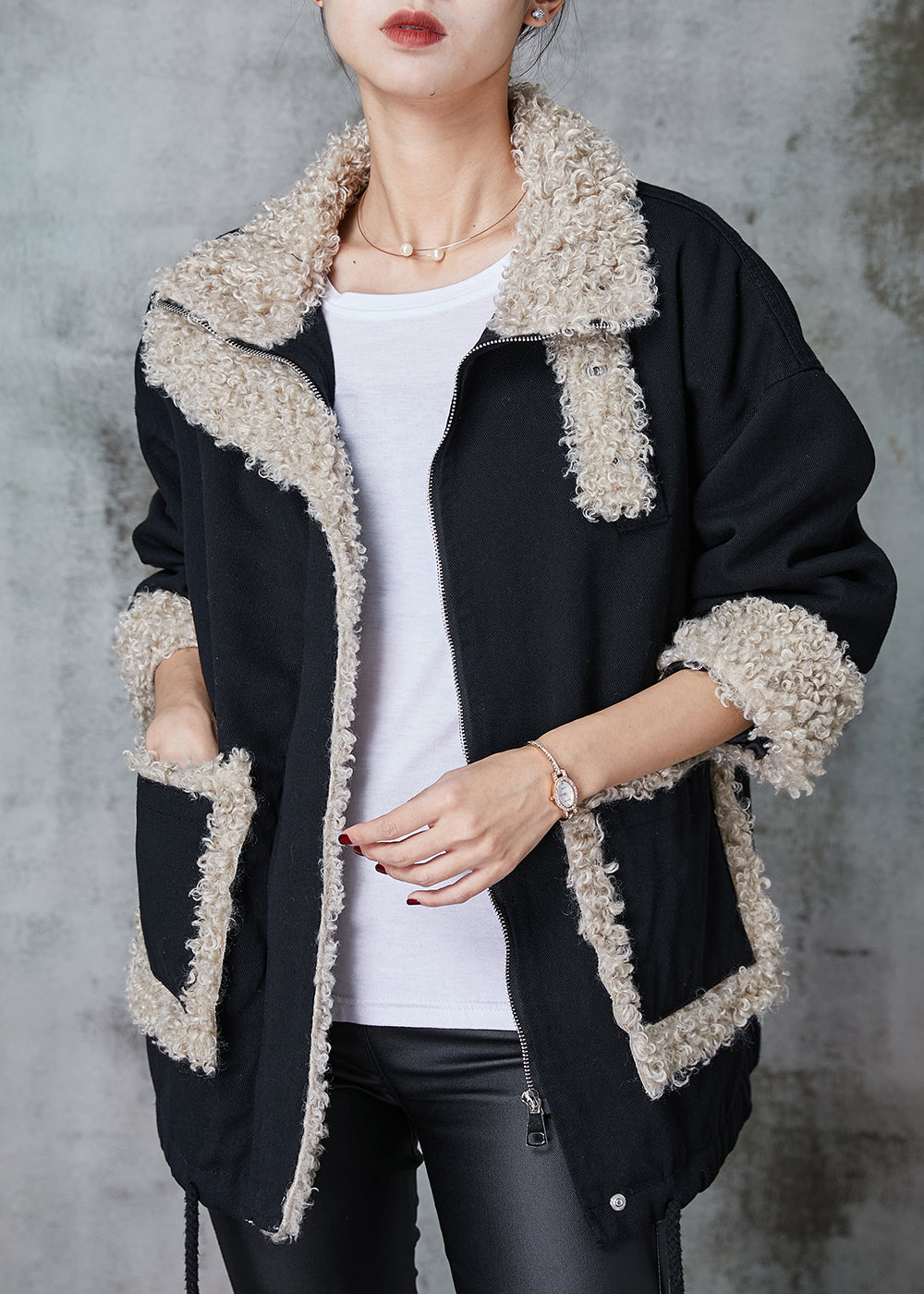 Well Tailored Coat with a Graceful Silhouette