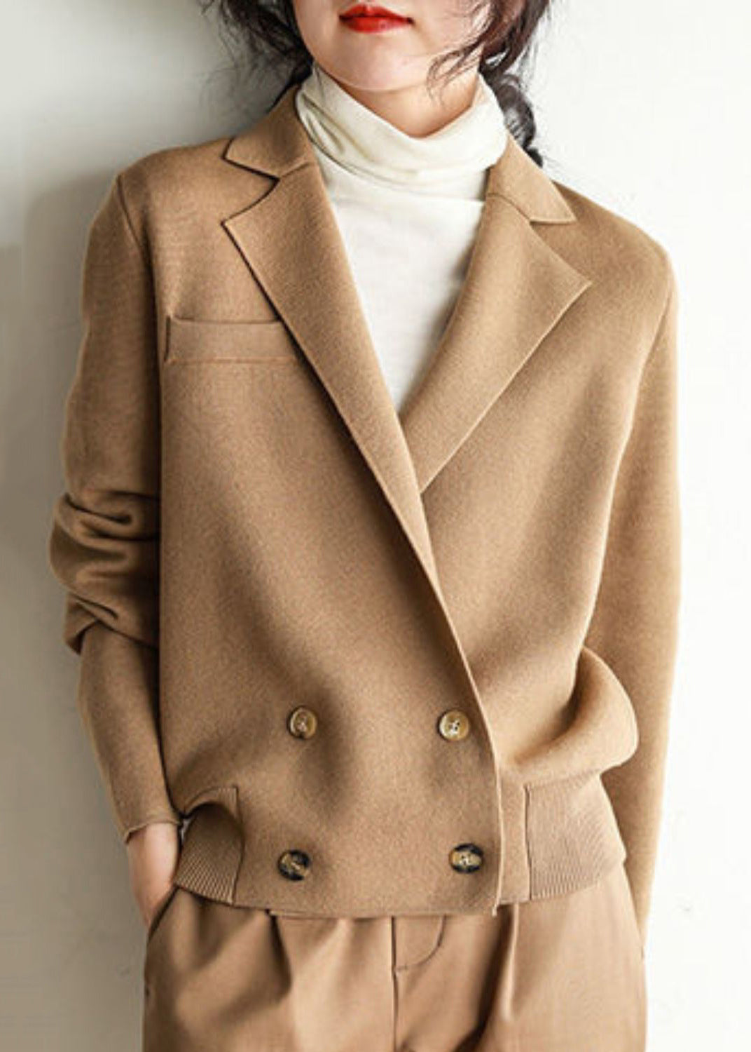 Effortlessly Elegant Coat with a Timeless Design