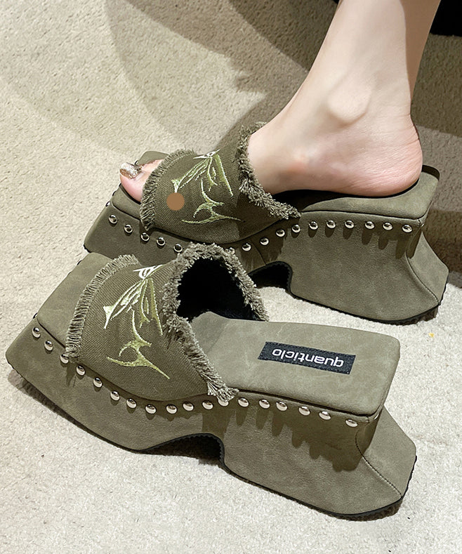 Graceful Orthopedic Sandals for Modern Look