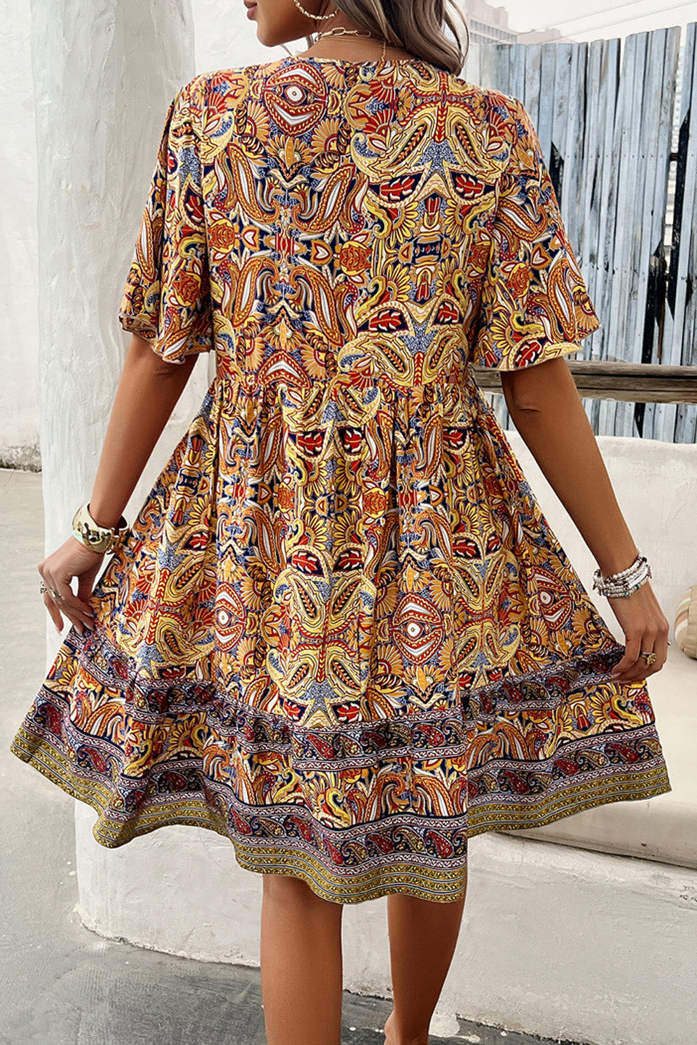 Beautifully Finished Dress in a Timeless Design