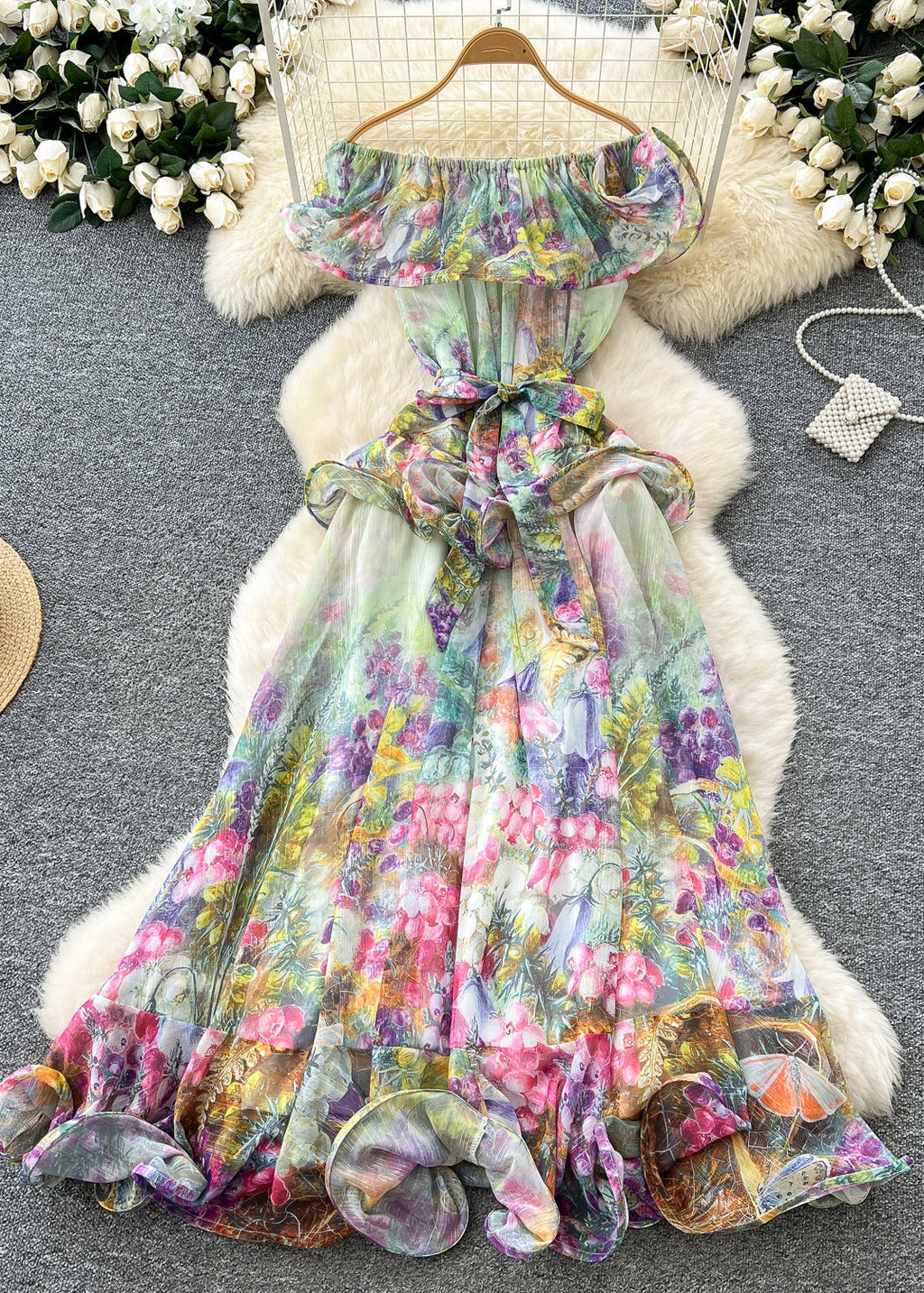 Beautifully Finished Dress in a Timeless Design