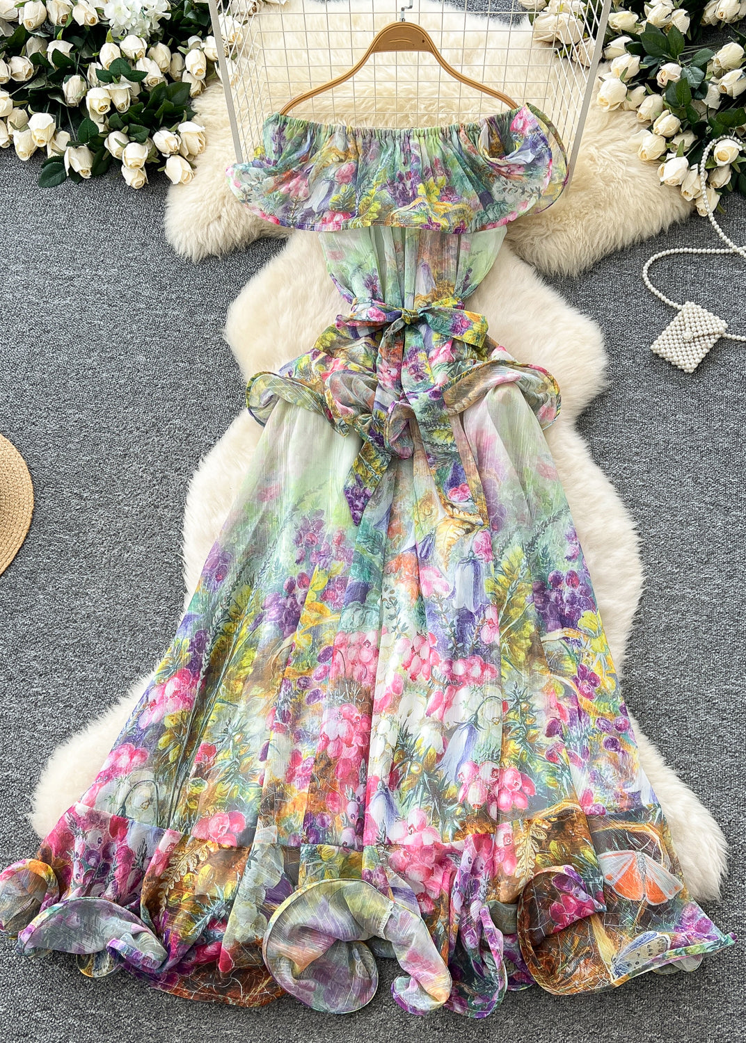 Beautifully Finished Dress in a Timeless Design