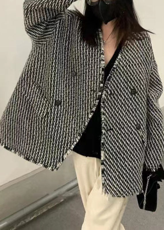 Well Tailored Coat with a Graceful Silhouette
