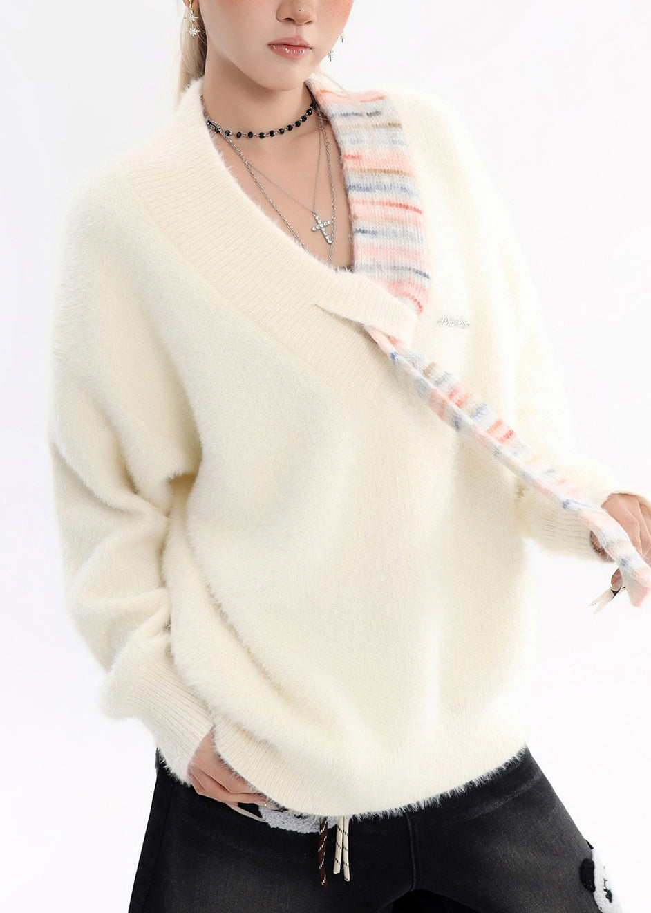 Effortlessly Elegant Sweater with a Timeless Design