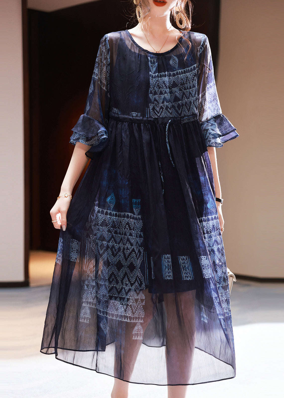 Well Tailored Dress with a Graceful Silhouette
