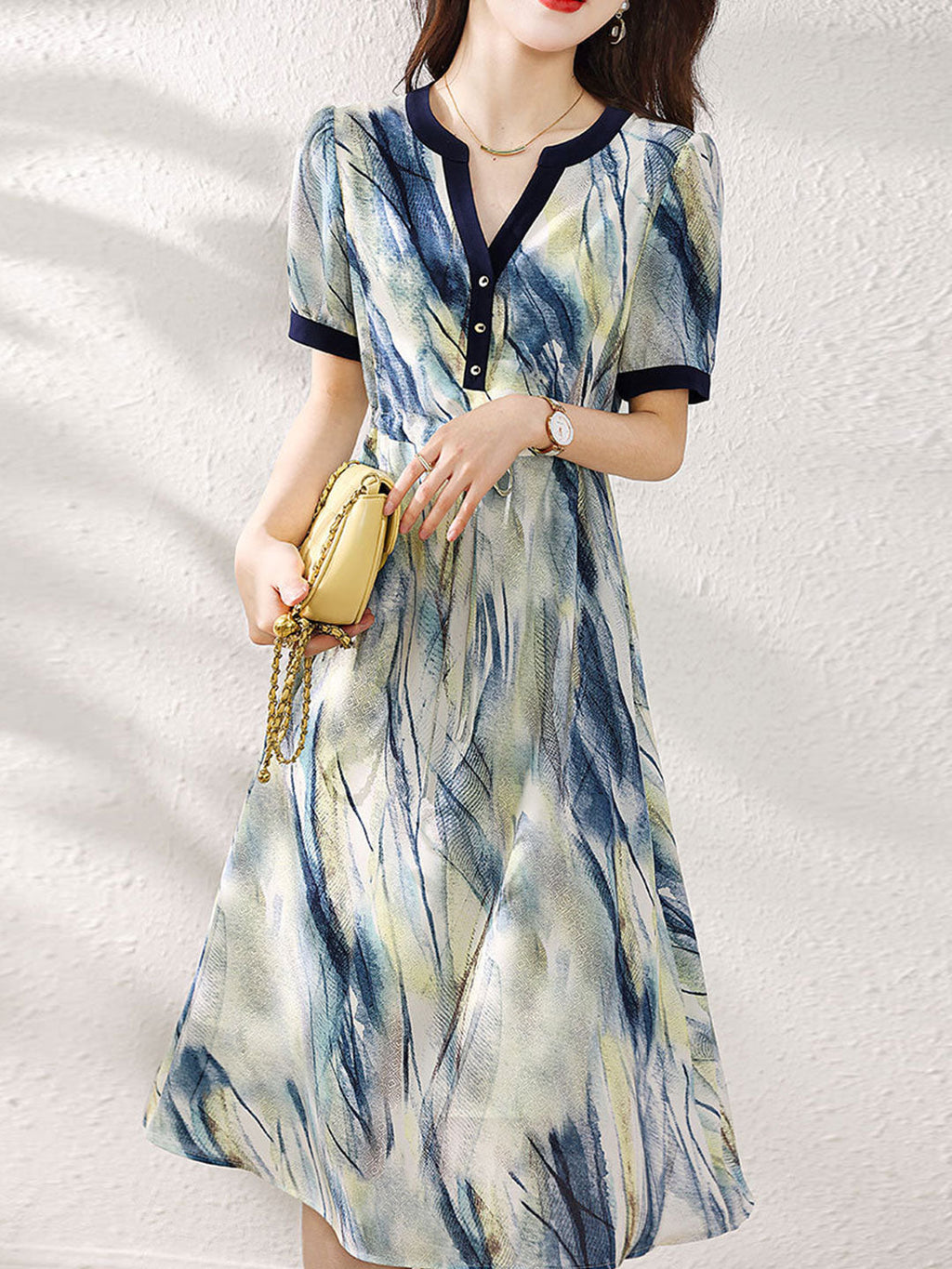 Beautifully Finished Dress in a Timeless Design