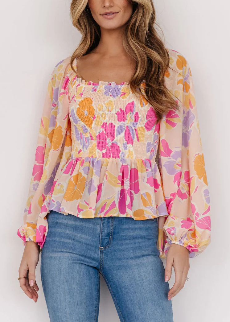 Well Tailored Top with a Graceful Silhouette