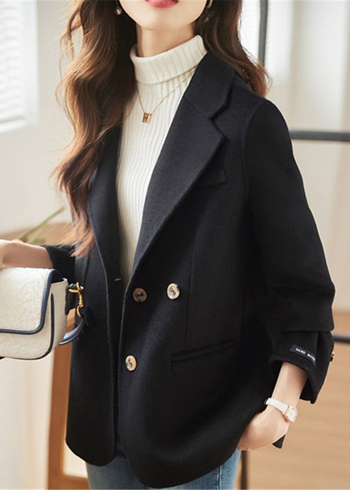 Well Tailored Coat with a Graceful Silhouette