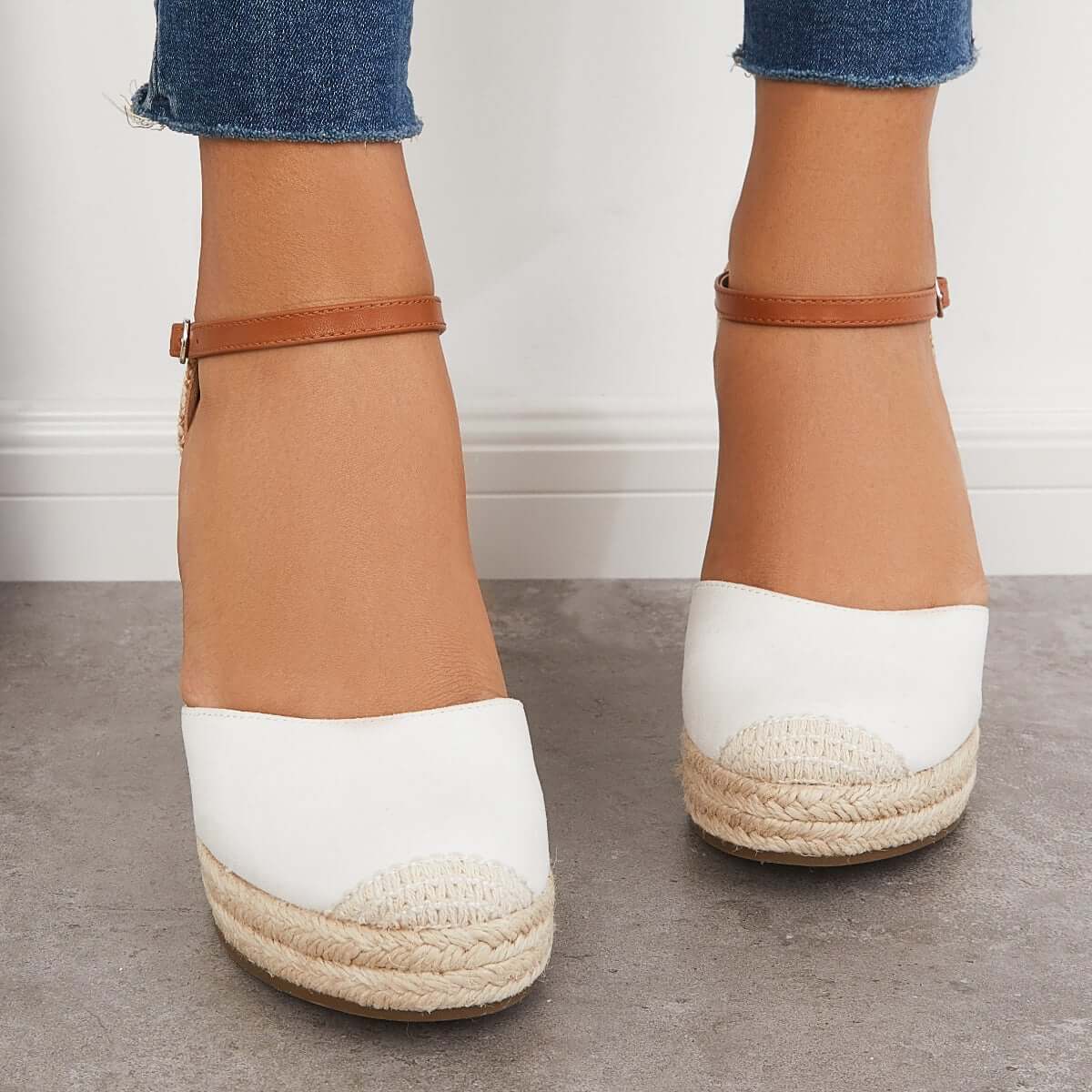Chic Orthopedic Sandals with Unique Design