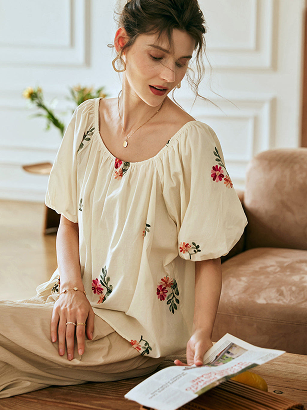Well Tailored Top with a Graceful Silhouette