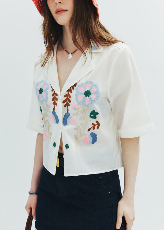 Effortlessly Elegant Top with a Timeless Design