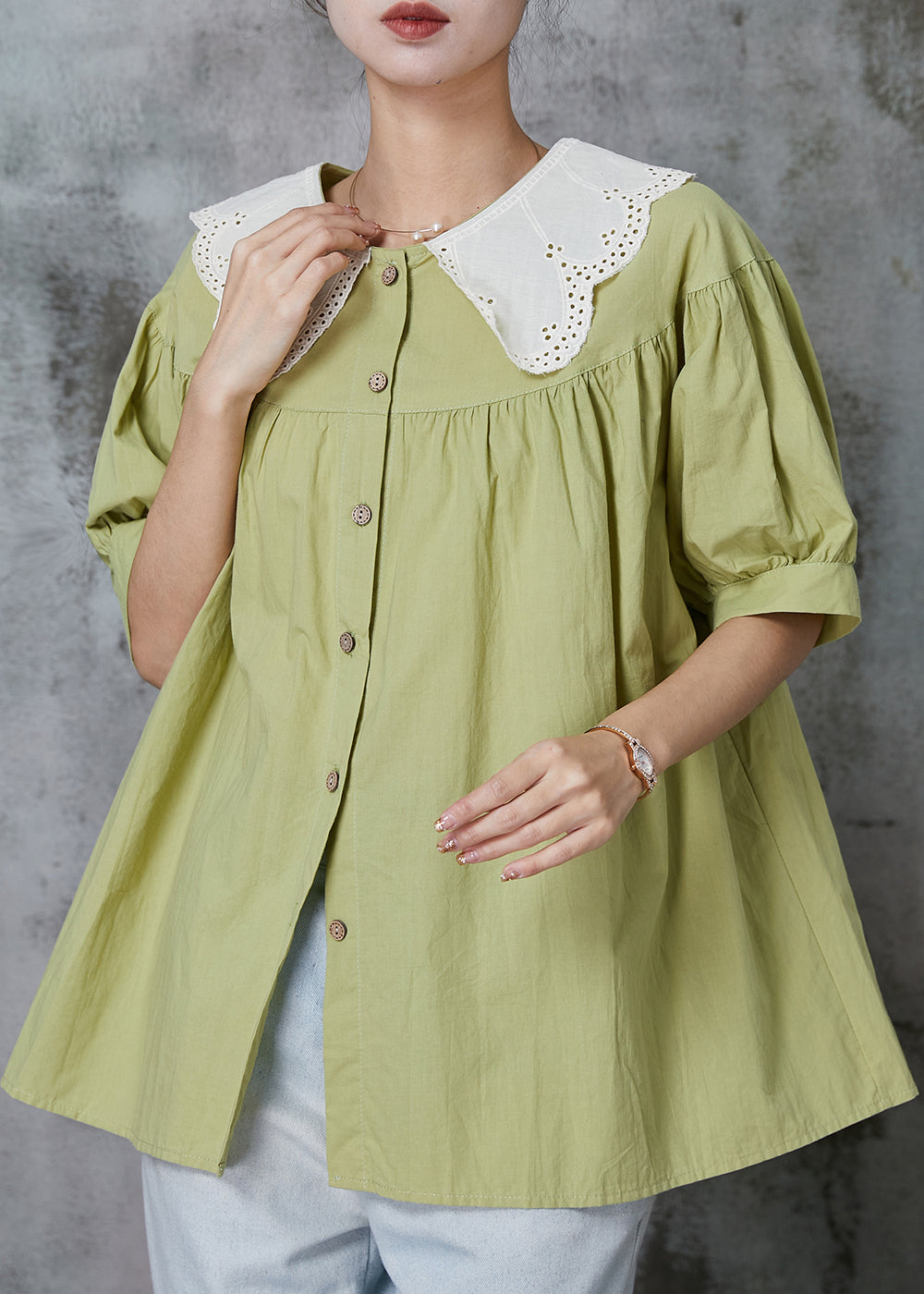 Well Tailored Blouse with a Graceful Silhouette