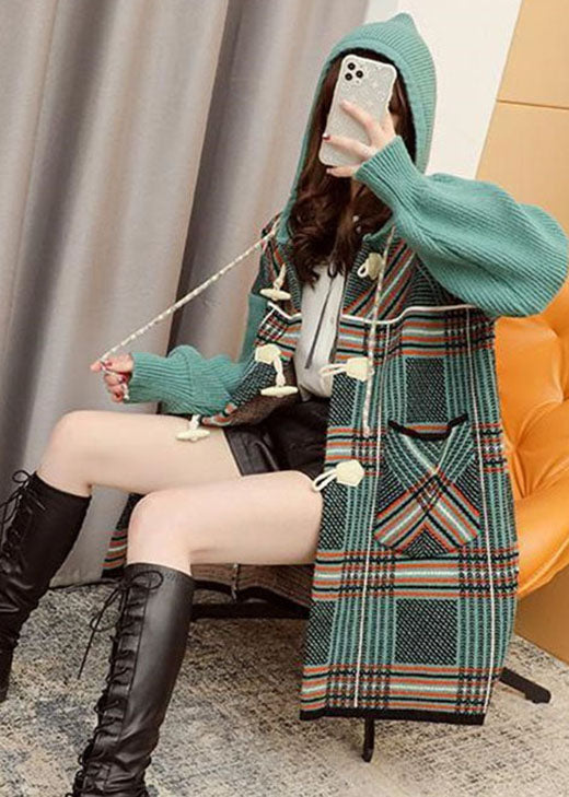 Well Tailored Sweater with a Graceful Silhouette