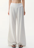 Effortlessly Elegant Pants with a Timeless Design