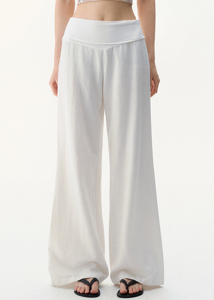 Effortlessly Elegant Pants with a Timeless Design