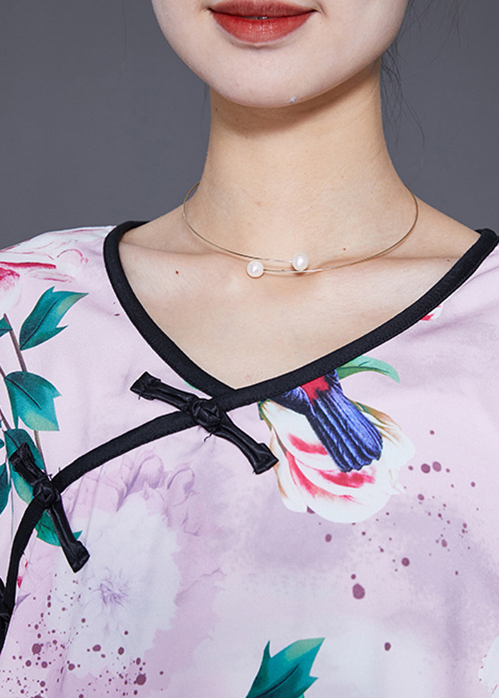 Sophisticated Blouse with a Clean Classic Look