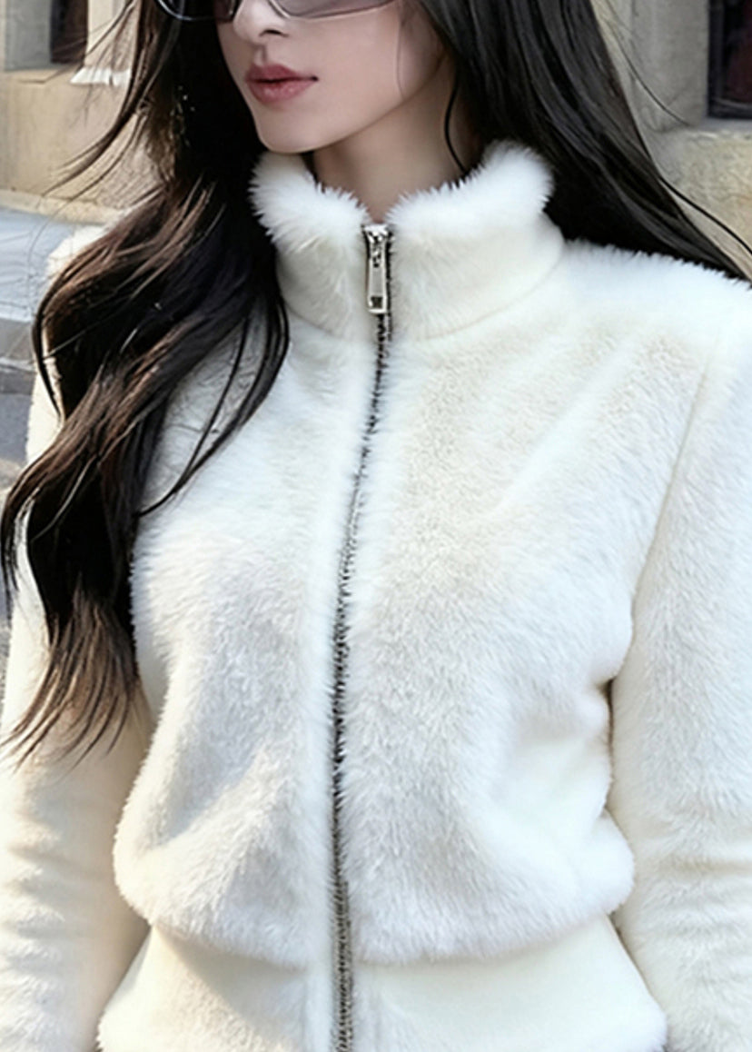 Beautifully Finished Coat in a Timeless Design