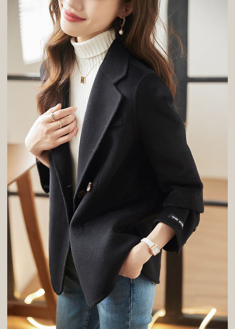 Well Tailored Coat with a Graceful Silhouette