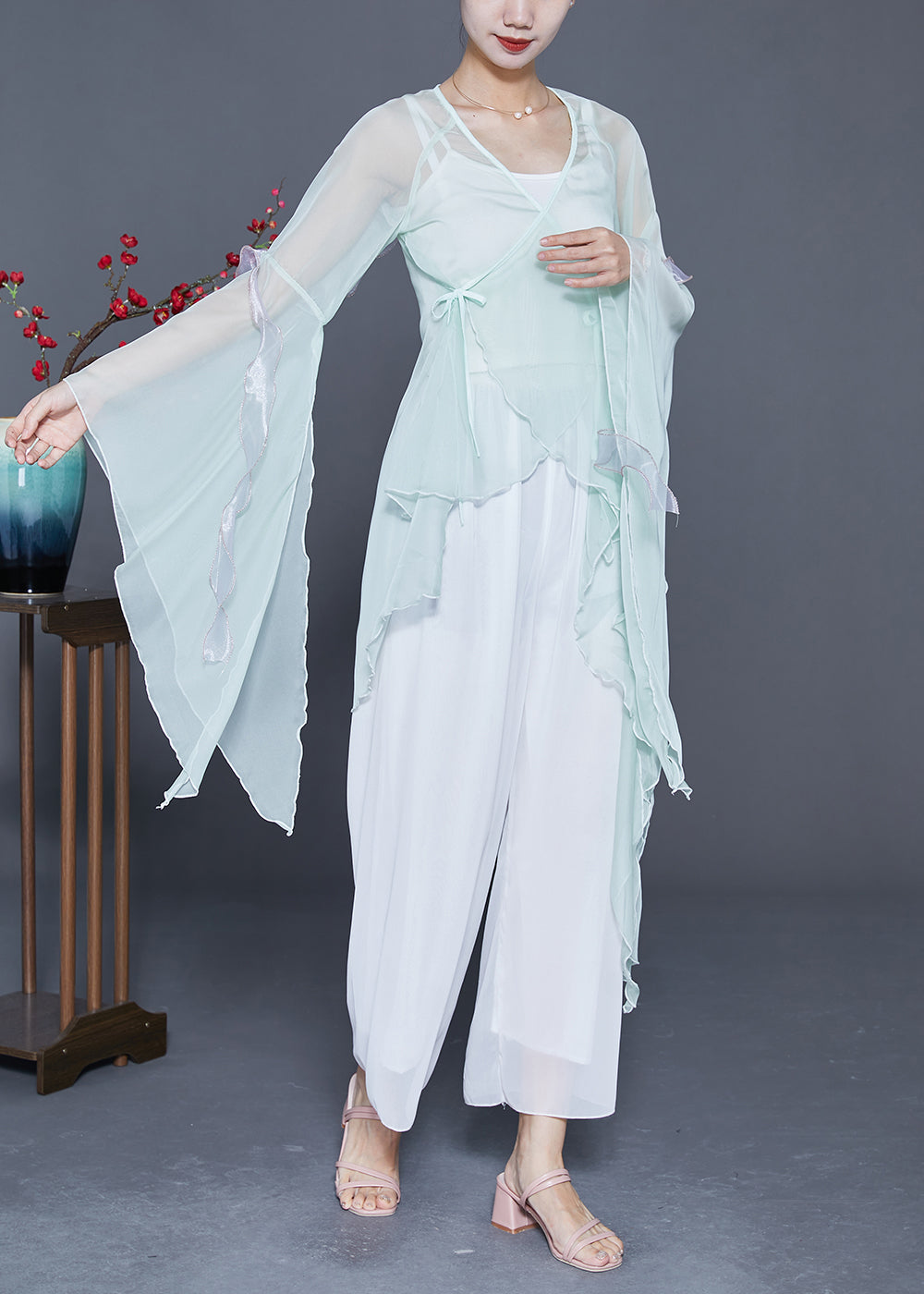 Beautifully Finished Top in a Timeless Design