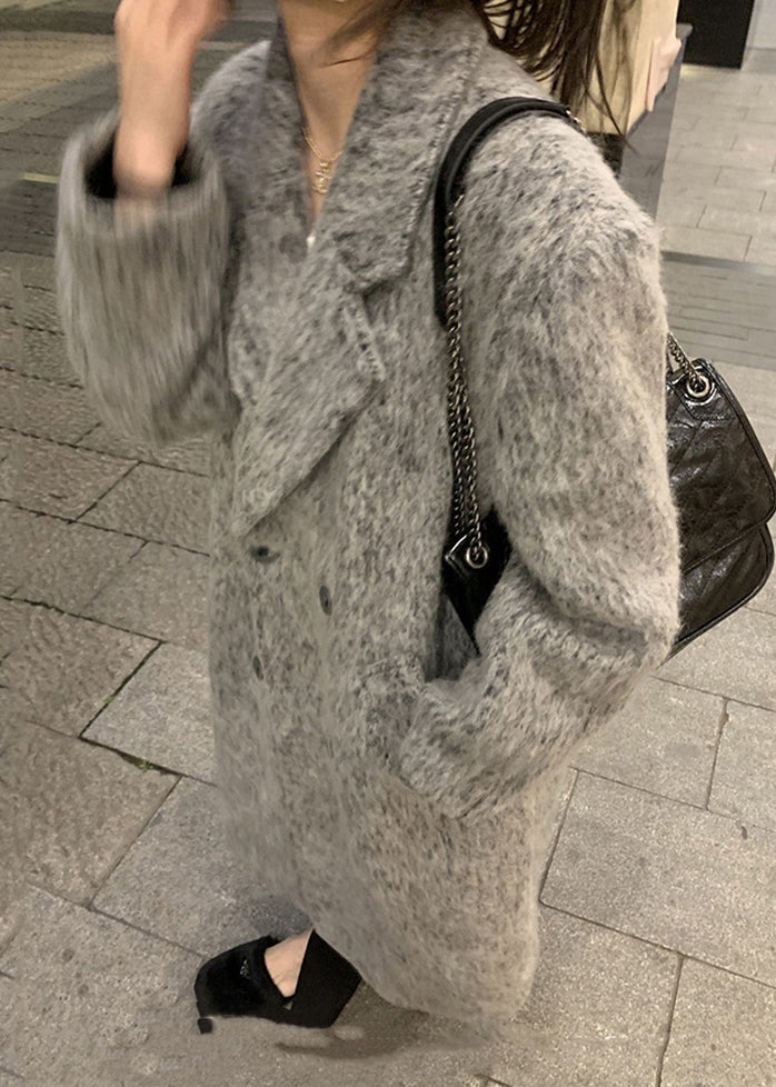 Elegantly Styled Coat for Everyday Wear