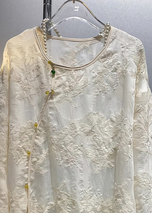 Effortlessly Elegant Top with a Timeless Design
