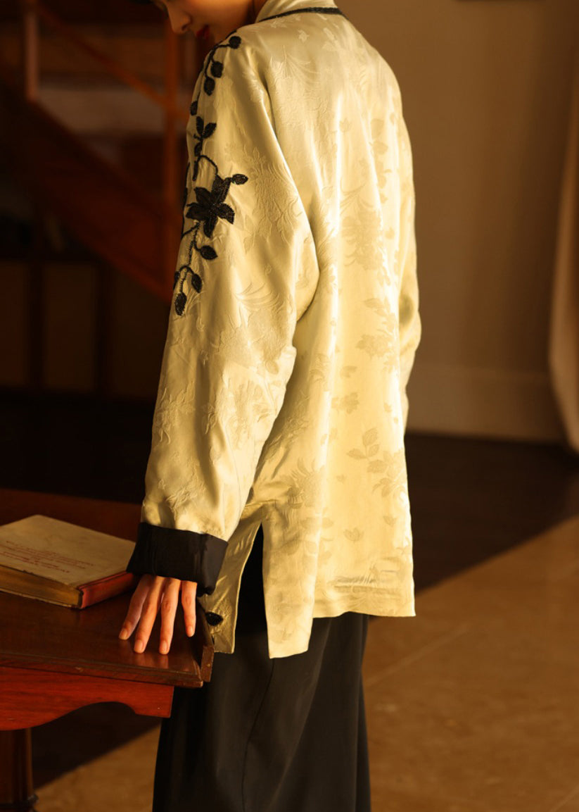 Effortlessly Elegant Coat with a Timeless Design