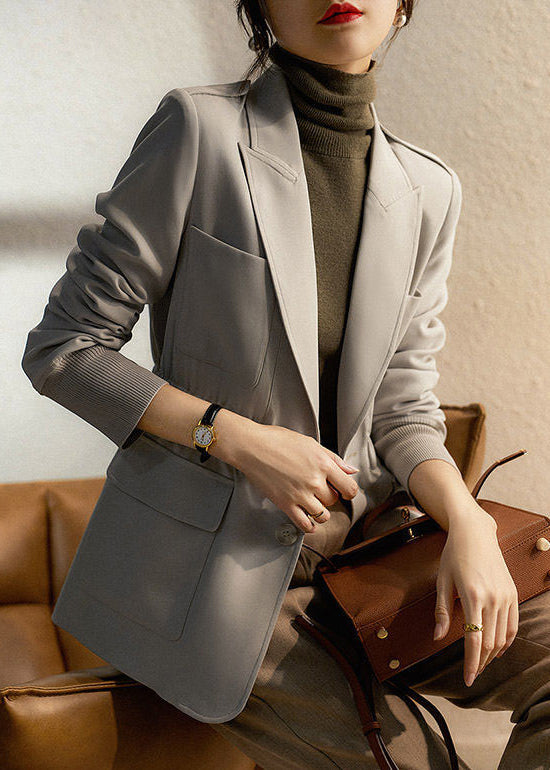 Well Tailored Coat with a Graceful Silhouette