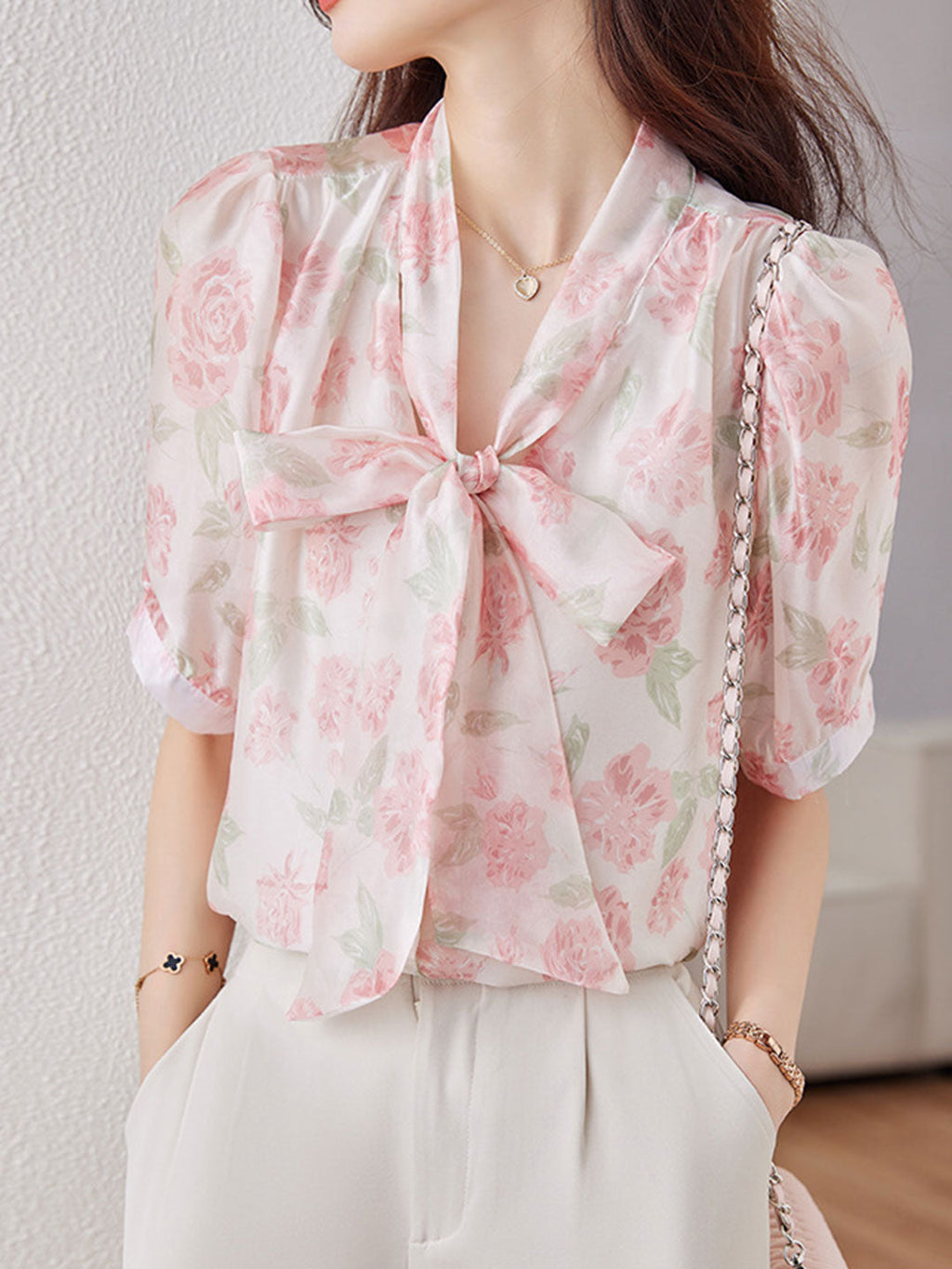 Well Tailored Top with a Graceful Silhouette