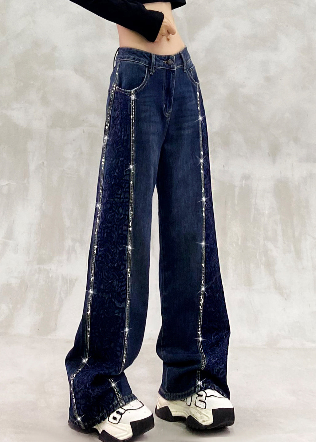Effortlessly Elegant Pants with a Timeless Design