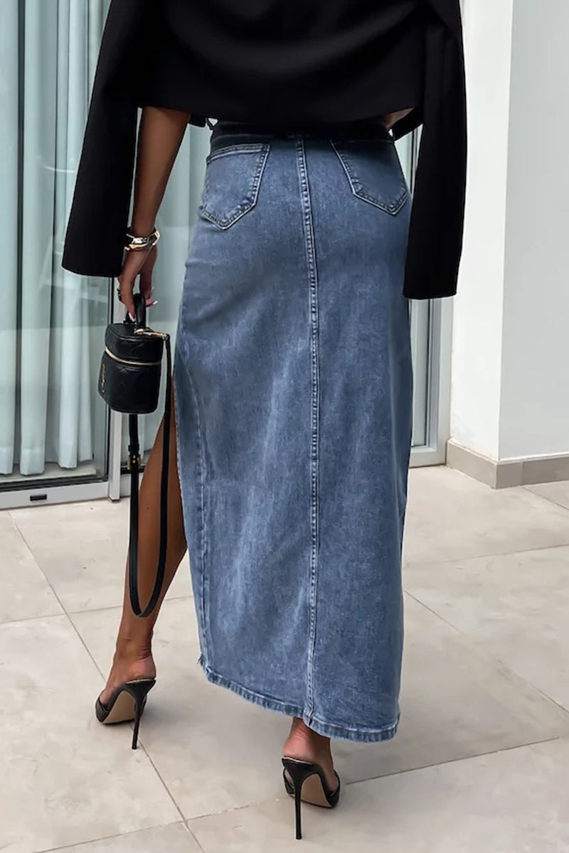 Effortlessly Elegant Garment with a Timeless Design