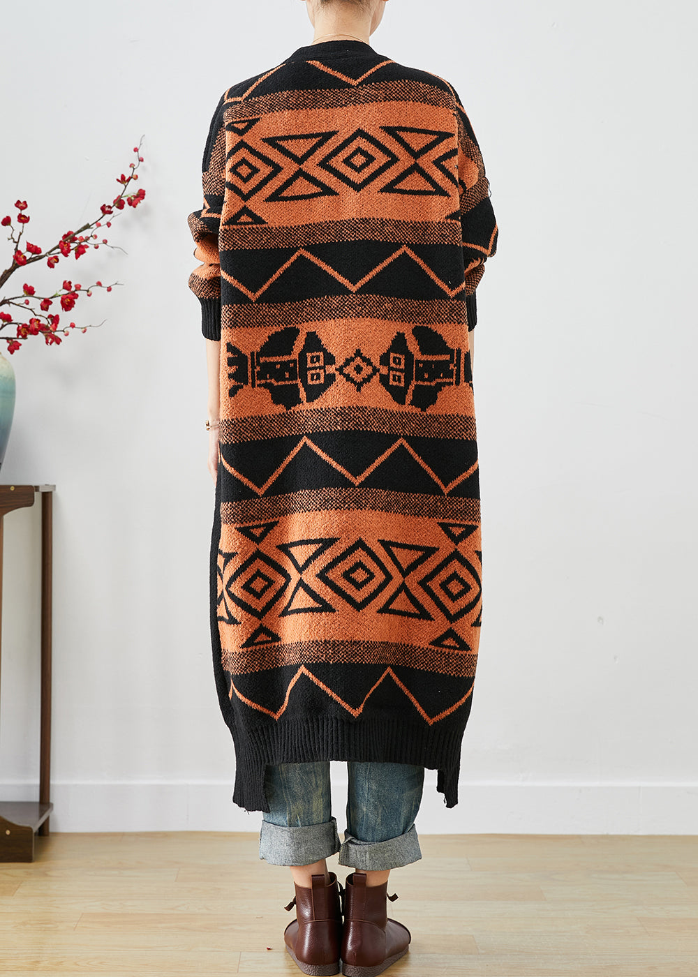 Well Tailored Cardigan with a Graceful Silhouette