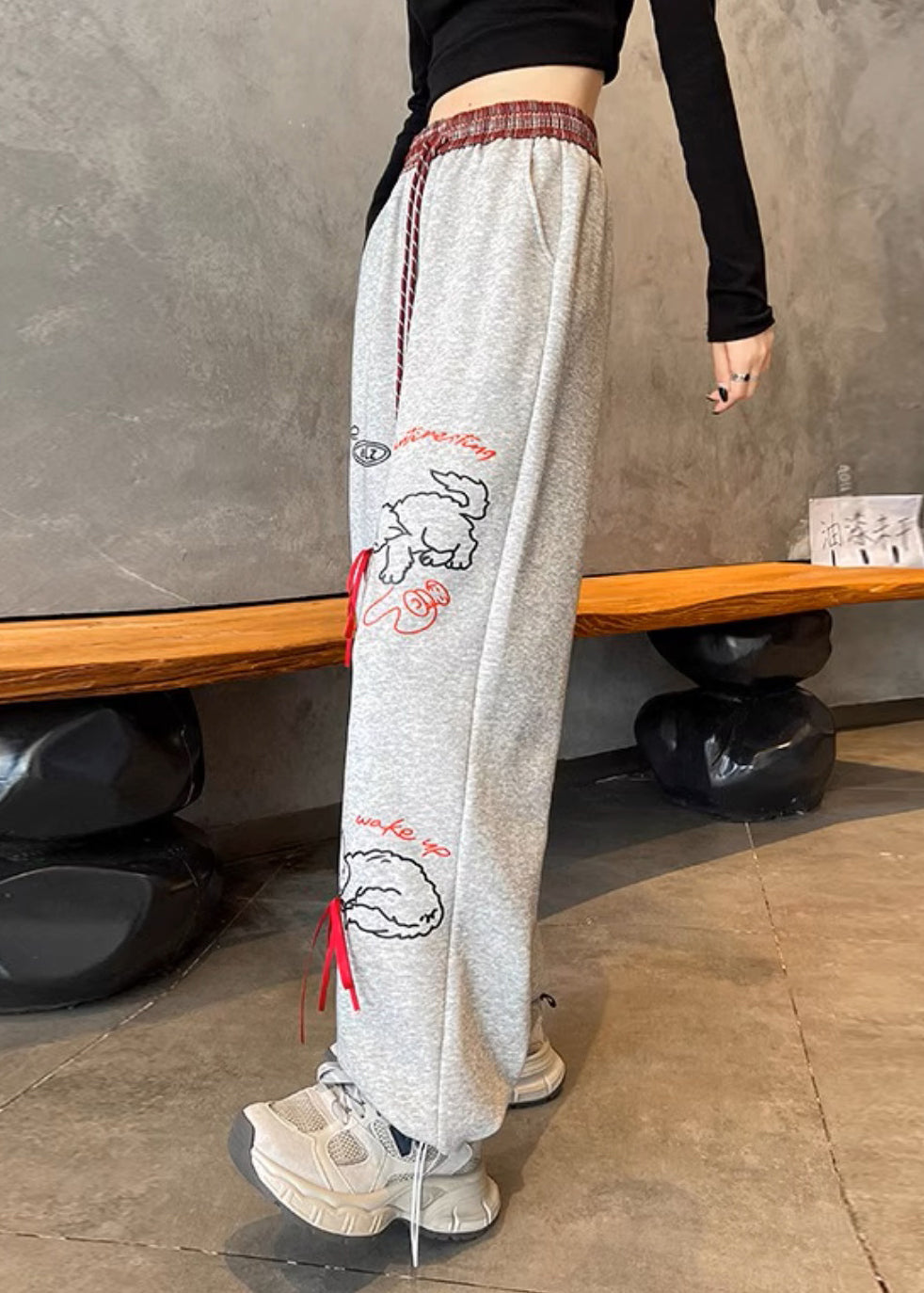Well Tailored Pants with a Graceful Silhouette