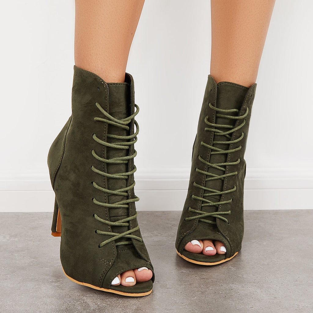 Graceful Orthopedic Boots for Modern Look