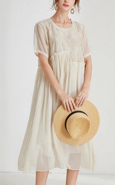 Beautifully Finished Dress in a Timeless Design