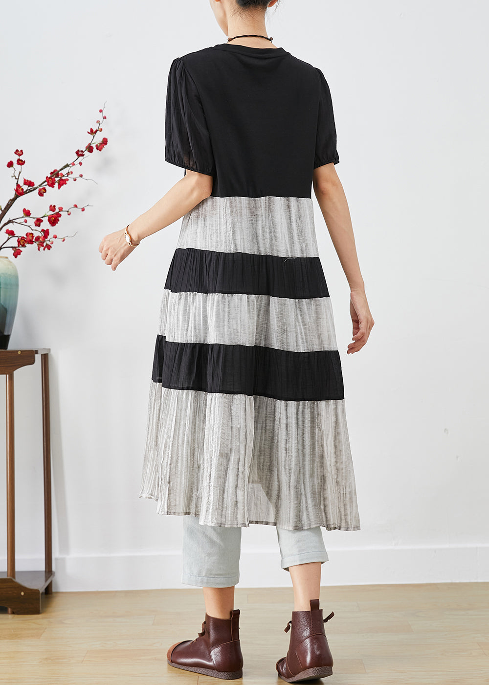 Beautifully Finished Dress in a Timeless Design